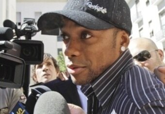 Robinho-chega-a-milao-para-acertar-com-o-milan-1283259404923_300x300_crop_340x234