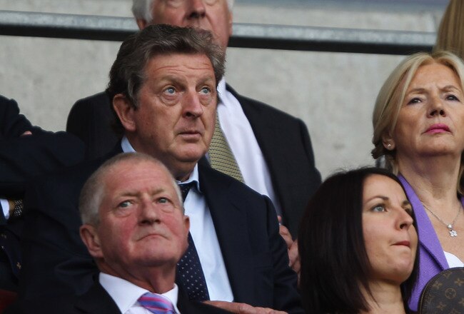 WIGAN, ENGLAND - AUGUST 21:  Roy Hodgson manager of Liverpool looks on from the stand prior to the Barclays Premier League match between Wigan Athletic and Chelsea at DW Stadium on August 21, 2010 in Wigan, England.  (Photo by Clive Brunskill/Getty Images)