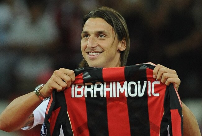 MILAN, ITALY - AUGUST 29:  New signing Zlatan Ibrahimovic holds up his shirt during the Serie A match between AC Milan and Lecce at Stadio Giuseppe Meazza on August 29, 2010 in Milan, Italy.  (Photo by Valerio Pennicino/Getty Images)