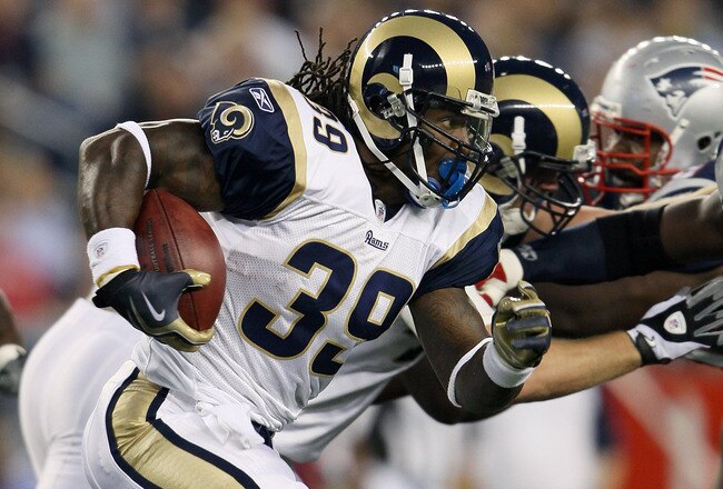 FOXBORO, MA - AUGUST 26:  Steven Jackson #29 of the St. Louis Rams carries the ball in the first quarter against the New England Patriots on August 26, 2010 at Gillette Stadium in Foxboro, Massachusetts.  (Photo by Elsa/Getty Images)