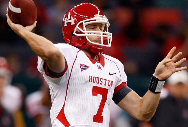 NEW ORLEANS - OCTOBER 17:  Quarterback Case Keenum #7 of the Houston Cougars throws the ball against the Tulane Green Wave at the Louisiana Superdome on October 17, 2009 in New Orleans, Louisiana.  (Photo by Chris Graythen/Getty Images)