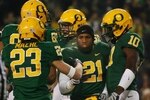 EUGENE,OR - DECEMBER 03: Running back LaMichael James #21 of the Oregon Ducks is congratulated by teammates after scoring a touchdown against the Oregon State Beavers at Autzen Stadium on December 3, 2009 in Eugene, Oregon.  (Photo by Tom Hauck/Getty Images)