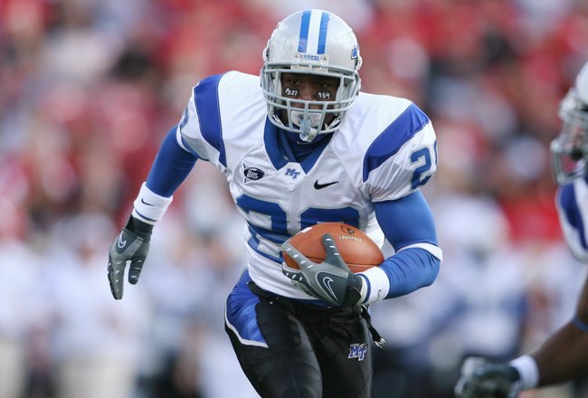 LOUISVILLE, KY - OCTOBER 18:  Jeremy Kellem #20 of the Middle Tennessee Blue Raiders runs the ball against the Louisville Cardinals during the game at Papa John's Cardinal Stadium on October 18, 2008 in Louisville, Kentucky.  Louisville defeated Middle Tennessee 42-23. (Photo by Andy Lyons/Getty Images)