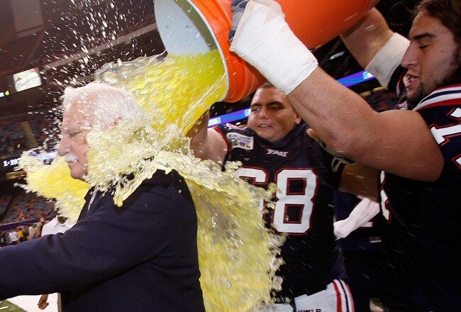 NEW ORLEANS - DECEMBER 21:  Head coach Howard Schnellenberger of the Florida Atlantic University Owls gets dunked with sports drink after defeating the Memphis University Tigers in the New Orleans Bowl on December 21, 2007 at the Louisiana Superdome in New Orleans, Louisiana.  (Photo by Chris Graythen/Getty Images)