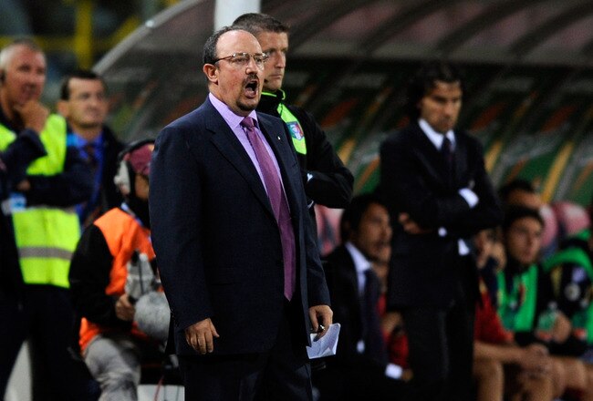 BOLOGNA, ITALY - AUGUST 30:  FC Internazionale Milano Head Coach Rafael Benitez shouts instructions during the Serie A match between Bologna and Inter at Stadio Renato Dall'Ara on August 30, 2010 in Bologna, Italy.  (Photo by Claudio Villa/Getty Images)