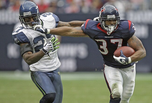 HOUSTON - DECEMBER 13:  Running back Arian Foster #37 of the Houston Texans gives free safety Jordan Babineaux #27 of the Seattle Seahawks a stiff-arm as he rushes with the ball at Reliant Stadium on December 13, 2009 in Houston, Texas.  (Photo by Bob Levey/Getty Images)