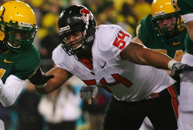 EUGENE, OR - DECEMBER 03:  Running back LaMichael James #21 of the Oregon Ducks rushes with the ball past tackle Stephen Paea #54 of the Oregon State Beavers at Autzen Stadium on December 3, 2009 in Eugene, Oregon.  (Photo by Tom Hauck/Getty Images)