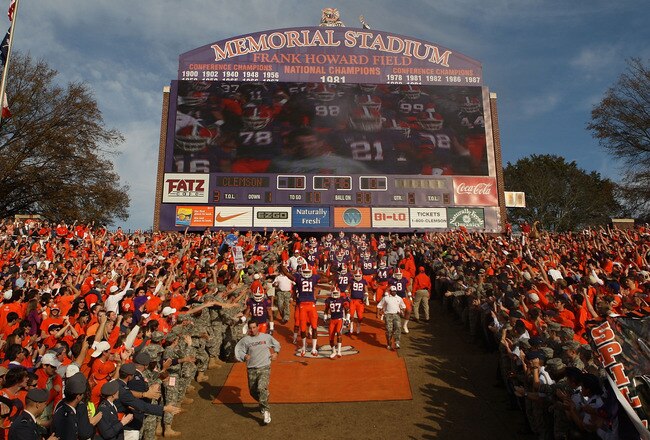 CLEMSON, SC - NOVEMBER 21:  Head coach Dabo Swinney of the Clemson Tigers leads his team onto the field against the Virginia Cavaliers at Memorial Stadium on November 21, 2009 in Clemson, South Carolina.  (Photo by Streeter Lecka/Getty Images)