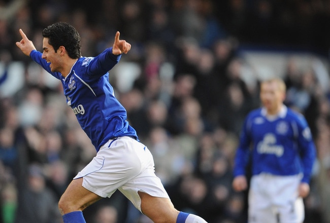 LIVERPOOL, UNITED KINGDOM - DECEMBER 28:  Mikel Arteta of Everton celebrates his goal during the Barclays Premier League match between Everton and Sunderland at Goodison Park on December 28, 2008 in Liverpool, England.  (Photo by Clive Mason/Getty Images)