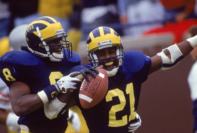 1991:  Desmond Howard #21 of the Michigan Wolverines runs in the End Zone after making a touchdown against the Ohio State circa 1991 in Ann Arbor, Michigan.  Wolverines won 31 -3. (Photo by Chris Covatta/Getty Images)