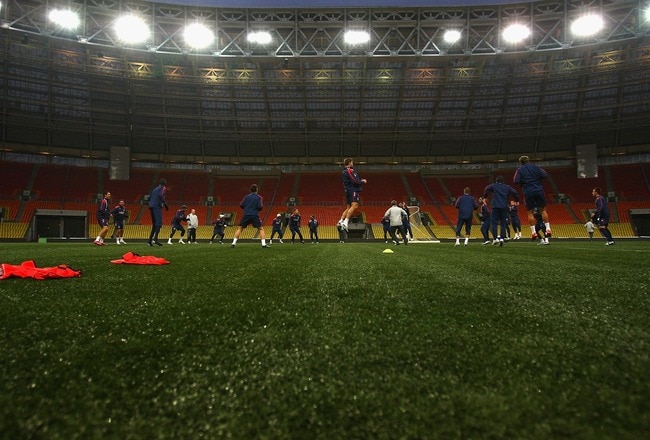 MOSCOW - OCTOBER 16: The England Team warm up on the artificial turf during a training session at the Luzhniki Stadium on October16, 2007 in Moscow, Russia.  (Photo by Laurence Griffiths/Getty Images)