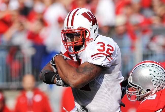 COLUMBUS, OH - OCTOBER 10:  Running back John Clay #32 of the Wisconsin Badgers runs with the ball against the Ohio State Buckeyes at Ohio Stadium on October 10, 2009 in Columbus, Ohio.  (Photo by Jamie Sabau/Getty Images)