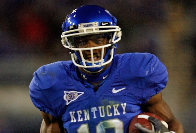 LEXINGTON, KY - NOVEMBER 28:  Randall Cobb #18 of the Kentucky Wildcats runs with the ball against the Tennessee Volunteers during the SEC game at Commonwealth Stadium on November 28, 2009 in Lexington, Kentucky.  (Photo by Andy Lyons/Getty Images)