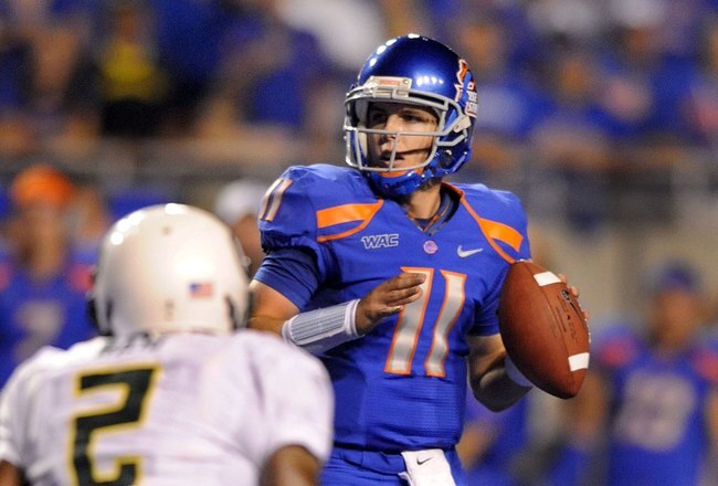 BOISE, ID - SEPTEMBER 3: Quarterback Kellen Moore #6 of the Boise State Broncos looks down field for an open receiver as safety T.J. Ward #2 of the Oregon Ducks applies pressure in the third quarter of the game at Bronco Stadium on September 3, 2009 in Boise, Idaho. Boise State won the game 19-8. (Photo by Steve Dykes/Getty Images)