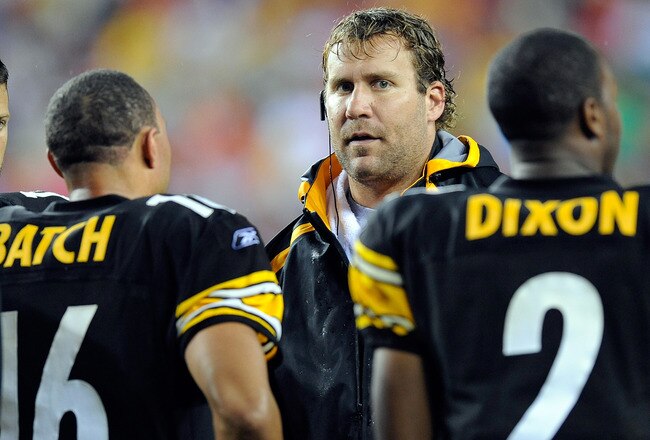 LANDOVER, MD - AUGUST 22:  Ben Roethlisberger #7 of the Pittsburgh Steelers talks to Charlie Batch #16 and Dennis Dixon #2 during the game against the Washington Redskins at Fed Ex Field on August 22, 2009 in Landover, Maryland.  (Photo by Greg Fiume/Getty Images)
