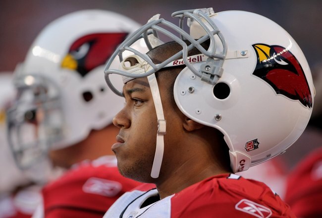 DENVER - SEPTEMBER 03:  Guard Reggie Wells #74 of the Arizona Cardinals awaits action on the sidelines against the Denver Broncos during NFL preseason action at Invesco Field at Mile High on September 3, 2009 in Denver, Colorado. The Broncos defeated the Cardinals 19-0.  (Photo by Doug Pensinger/Getty Images)