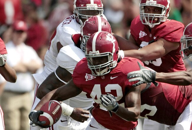 TUSCALOOSA, AL - APRIL 17: Running back Eddie Lacy #42 of the Alabama Crimson Tide runs for yardage during the Alabama spring game at Bryant Denny Stadium on April 17, 2010 in Tuscaloosa, Alabama. (Photo by Dave Martin/Getty Images)