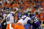 GLENDALE, AZ - JANUARY 04:  Quarterback Kellen Moore #11 of the Boise State Broncos passes the ball against the TCU Horned Frogs during the Tostitos Fiesta Bowl at the Universtity of Phoenix Stadium on January 4, 2010 in Glendale, Arizona.  (Photo by Jamie Squire/Getty Images)