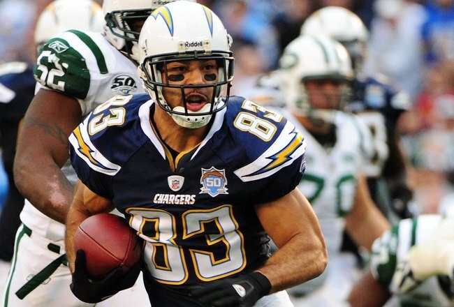 SAN DIEGO - JANUARY 17:  Wide receiver Vincent Jackson #83 of the San Diego Chargers runs with the ball after a catch against the New York Jets during  AFC Divisional Playoff Game at Qualcomm Stadium on January 17, 2010 in San Diego, California.  (Photo by Robert Laberge/Getty Images)