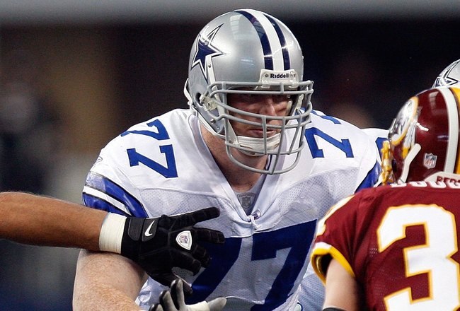 ARLINGTON, TX - NOVEMBER 22:  Tackle Pat McQuistan #77 of the Dallas Cowboys at Cowboys Stadium on November 22, 2009 in Arlington, Texas.  (Photo by Ronald Martinez/Getty Images)