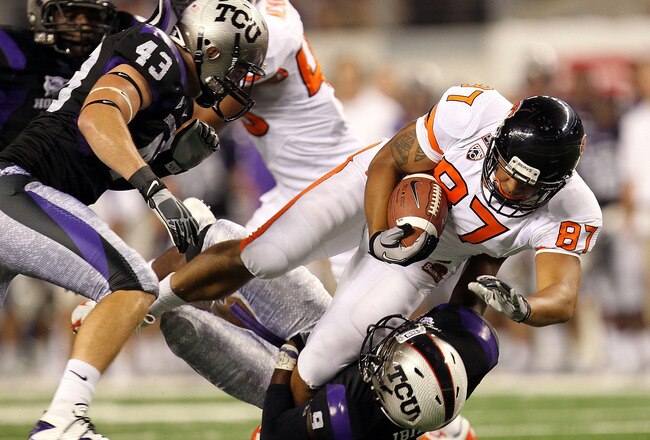 ARLINGTON, TX - SEPTEMBER 04:  Tight end Joe Halahuni #87 of the Oregon State Beavers runs the ball against Alex Ibiloye #9 of the TCU Horned Frogs at Cowboys Stadium on September 4, 2010 in Arlington, Texas.  (Photo by Ronald Martinez/Getty Images)