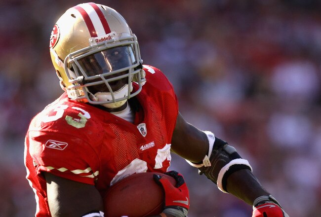 SAN FRANCISCO - AUGUST 22:  Anthony Dixon #33 of the San Francisco 49ers in action against the Minnesota Vikings at Candlestick Park on August 22, 2010 in San Francisco, California.  (Photo by Ezra Shaw/Getty Images)