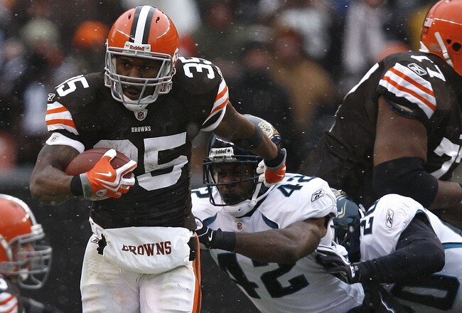 CLEVELAND - JANUARY 03:  Jerome Harrison #35 of the Cleveland Browns runs by Gerald Alexander #42 of the Jacksonville Jaguars at Cleveland Browns Stadium on January 3, 2010 in Cleveland, Ohio.  (Photo by Matt Sullivan/Getty Images)