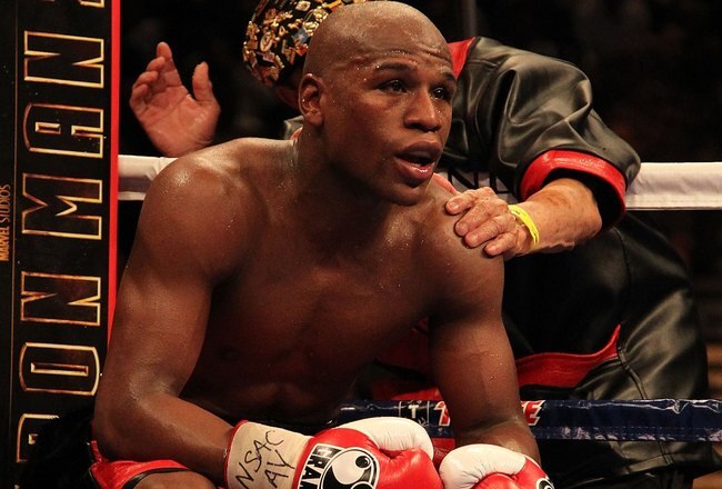 LAS VEGAS - MAY 01:  Floyd Mayweather Jr. looks on from his corner against Shane Mosley during their welterweight fight at the MGM Grand Garden Arena on May 1, 2010 in Las Vegas, Nevada. Mayweather Jr. defeated Mosley by unanimous decison.  (Photo by Jed Jacobsohn/Getty Images)