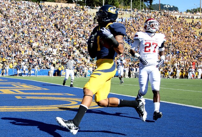 BERKELEY, CA - OCTOBER 24:  Marvin Jones #1 of the California Golden Bears scores a touchdown in the 1st half against the Washington State Cougars at California Memorial Stadium on October 24, 2009 in Berkeley, California.  (Photo by Jed Jacobsohn/Getty Images)