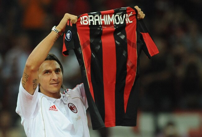 MILAN, ITALY - AUGUST 29:  New signing Zlatan Ibrahimovic holds up his shirt during the Serie A match between AC Milan and Lecce at Stadio Giuseppe Meazza on August 29, 2010 in Milan, Italy.  (Photo by Valerio Pennicino/Getty Images)