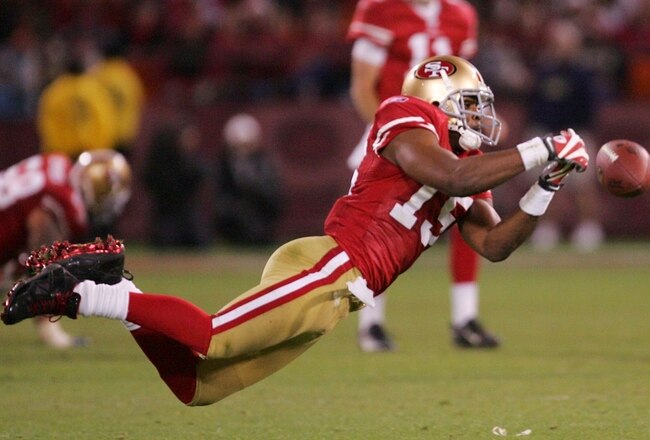 SAN FRANCISCO - DECEMBER 14:  Wide receiver Michael Crabtree #15 of the San Francisco 49ers attempts to make a catch against the Arizona Cardinals at Candlestick Park on December 14, 2009 in San Francisco, California. (Photo by Ezra Shaw/Getty Images)