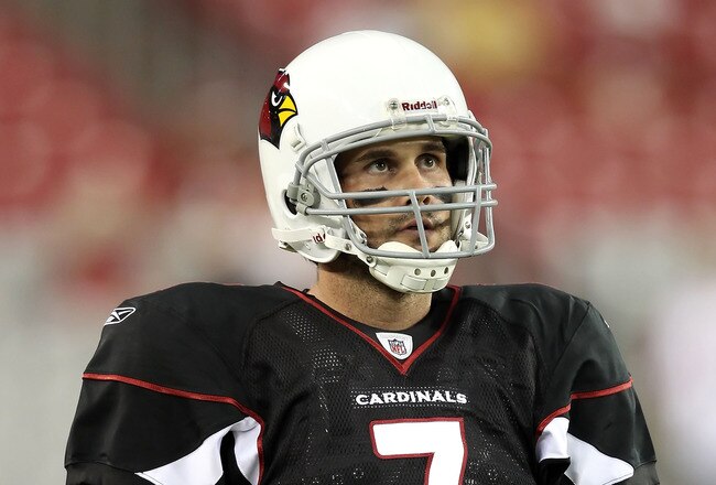 GLENDALE, AZ - SEPTEMBER 02:  Quarterback Matt Leinart #7 of the Arizona Cardinals warms up before the preseason NFL game against the Washington Redskins at the University of Phoenix Stadium on September 2, 2010 in Glendale, Arizona. The Cardinals defeated the Redskins 20-10.  (Photo by Christian Petersen/Getty Images)