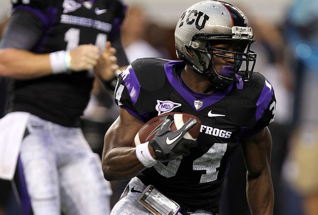 ARLINGTON, TX - SEPTEMBER 04:  Tailback Ed Wesley #34 of the TCU Horned Frogs runs the ball against the Oregon State Beavers at Cowboys Stadium on September 4, 2010 in Arlington, Texas.  (Photo by Ronald Martinez/Getty Images)