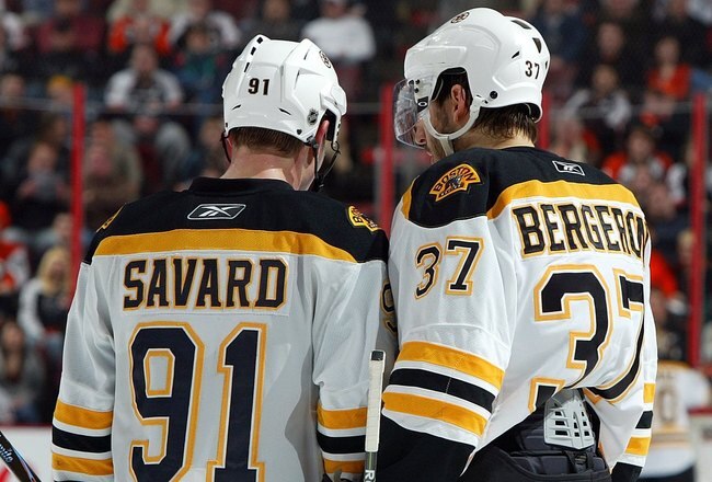 PHILADELPHIA - FEBRUARY 04:  Marc Savard #91 and Patrice Bergeron #37 of the Boston Bruins talk during a timeout against the Philadelphia Flyers on February 4, 2009 at Wachovia Center in Philadelphia, Pennsylvania.The Bruins defeated the Flyers 3-1.  (Photo by Jim McIsaac/Getty Images)