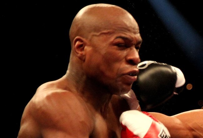 LAS VEGAS - MAY 01:  (L-R) Floyd Mayweather Jr. in action against Shane Mosley during their welterweight fight at the MGM Grand Garden Arena on May 1, 2010 in Las Vegas, Nevada.  (Photo by Jed Jacobsohn/Getty Images)