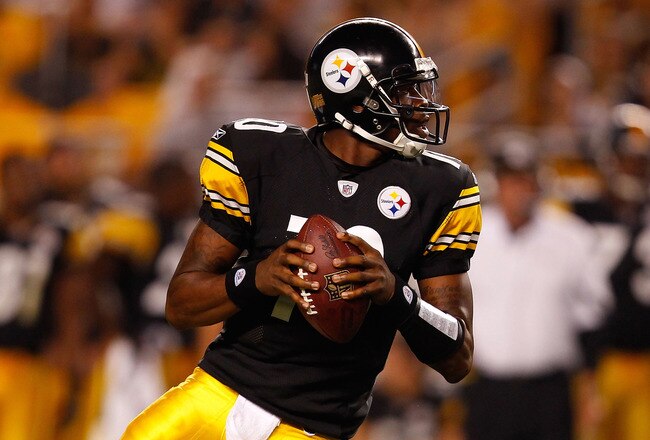 PITTSBURGH - SEPTEMBER 02:  Dennis Dixon #10 of the Pittsburgh Steelers drops back to pass against the Carolina Panthers after Byron Leftwich left with an injury during the preseason game on September 2, 2010 at Heinz Field in Pittsburgh, Pennsylvania.  (Photo by Jared Wickerham/Getty Images)