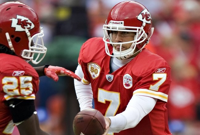 KANSAS CITY, MO - NOVEMBER 22:  Quarterback Matt Cassel #7 of the Kansas City Chiefs makes a handoff during NFL action against the Pittsburgh Steelers at Arrowhead Stadium on November 22, 2009 in Kansas City, Missouri.  The Chiefs defeated the Steelers 27-24.  (Photo by Wesley Hitt/Getty Images)