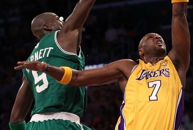 LOS ANGELES, CA - JUNE 17:  Lamar Odom #7 of the Los Angeles Lakers shoots over Kevin Garnett #5 of the Boston Celtics in Game Seven of the 2010 NBA Finals at Staples Center on June 17, 2010 in Los Angeles, California.  NOTE TO USER: User expressly acknowledges and agrees that, by downloading and/or using this Photograph, user is consenting to the terms and conditions of the Getty Images License Agreement.  (Photo by Christian Petersen/Getty Images)