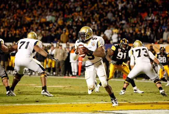 MIAMI GARDENS, FL - JANUARY 05:  Quarterback Josh Nesbitt of the Georgia Tech Yellow Jackets rolls out of the pocket against the Iowa Hawkeyes during the FedEx Orange Bowl at Land Shark Stadium on January 5, 2010 in Miami Gardens, Florida.  (Photo by Streeter Lecka/Getty Images)
