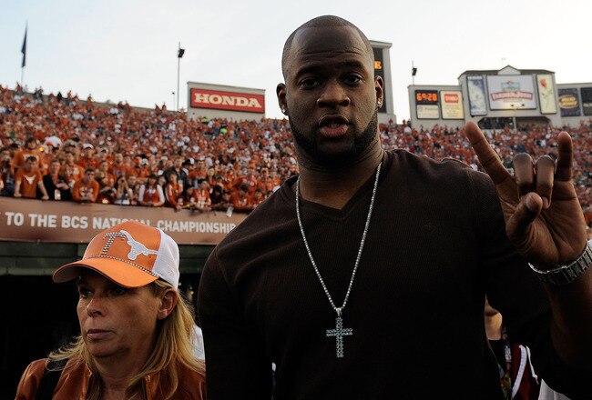 PASADENA, CA - JANUARY 07:  NFL quarterback Vince Young stands on the sidelines prior to the Citi BCS National Championship game between the Texas Longhorns and the Alabama Crimson Tide at the Rose Bowl on January 7, 2010 in Pasadena, California.  (Photo by Kevork Djansezian/Getty Images)