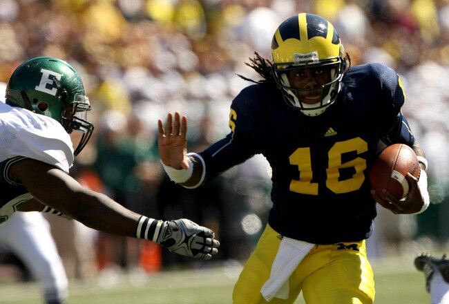 ANN ARBOR, MI - SEPTEMBER 19:  Quarterback Denard Robinson #16 of the Michigan Wolverines carries the ball on a 13 yard touchdown run in the fourth quarter against the Eastern Michigan Eagles at Michigan Stadium on September 19, 2009 in Ann Arbor, Michigan.  (Photo by Stephen Dunn/Getty Images)