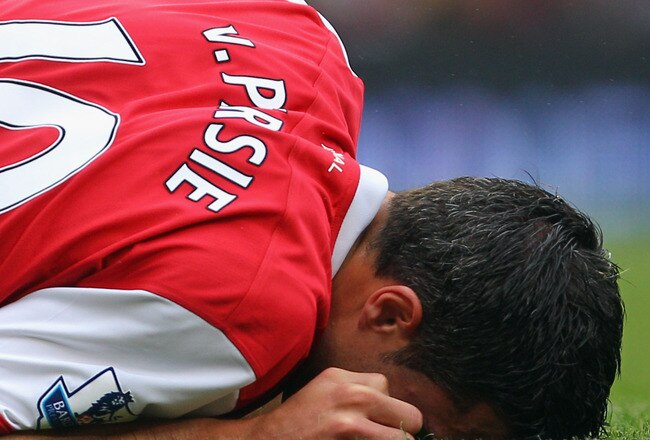 LONDON, ENGLAND - AUGUST 21:  Robin van Persie of Arsenal goes down after a tackle during the Barclays Premier League match between Arsenal and Blackpool at The Emirates Stadium on August 21, 2010 in London, England.  (Photo by Clive Rose/Getty Images)