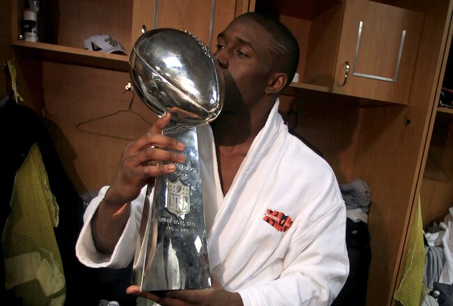 MIAMI GARDENS, FL - FEBRUARY 07:  Reggie Bush #25 of the New Orleans Saints holds the Vince Lombardi Trophy in the locker room after defeating the Indianapolis Colts during Super Bowl XLIV on February 7, 2010 at Sun Life Stadium in Miami Gardens, Florida.  (Photo by Donald Miralle/Getty Images)
