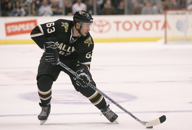 LOS ANGELES, CA - OCTOBER 25:  Mike Riberio #63 of the Dallas Stars handles the puck against the Los Angeles Kings at the Staples Center on October 25, 2007 in Los Angeles, California. (Photo by Jeff Gross/Getty Images)