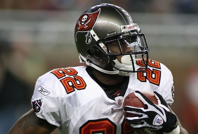 DETROIT - NOVEMBER 23:  Clifton Smith #22 of the Tampa Bay Buccaneers in action during the NFL game against the Detroit Lions at Ford Field on November 23, 2008 in Detroit, Michigan.  The Buccaneers defeated the Lions 38-20.  (Photo by Christian Petersen/Getty Images)