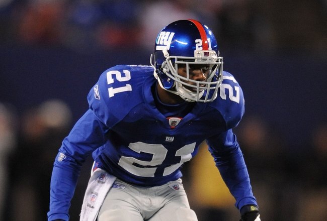 EAST RUTHERFORD, NJ - NOVEMBER 02: Kenny Phillips #21 of the New York Giants in action against the Dallas Cowboys during their game on November 2, 2008 at Giants Stadium in East Rutherford, New Jersey.  (Photo by Al Bello/Getty Images)