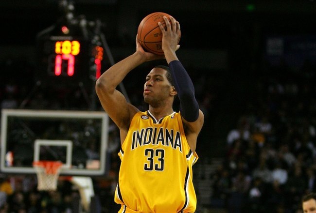 OAKLAND, CA - NOVEMBER 30:  Danny Granger #33 of the Indiana Pacers in action during their game against the Golden State Warriors at Oracle Arena on November 30, 2009 in Oakland, California. NOTE TO USER: User expressly acknowledges and agrees that, by downloading and/or using this Photograph, user is consenting to the terms and conditions of the Getty Images License Agreement.  (Photo by Ezra Shaw/Getty Images)