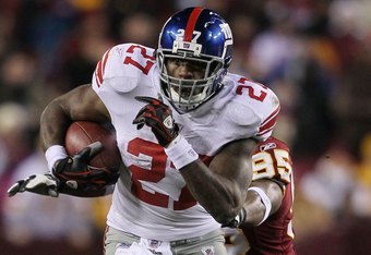 LANDOVER, MD - DECEMBER 21:  Brandon Jacobs #27 of the New York Giants in action against  the Washington Redskinsduring their game on December 21, 2009 at Fedex Field in Landover, Maryland.  (Photo by Al Bello/Getty Images)