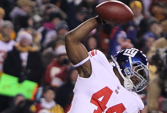 LANDOVER, MD - DECEMBER 21:  Ahmad Bradshaw #44 of the New York Giants spikes the ball after scoring a touchdown against the Washington Redskins during their game on December 21, 2009 at Fedex Field in Landover, Maryland.  (Photo by Al Bello/Getty Images)