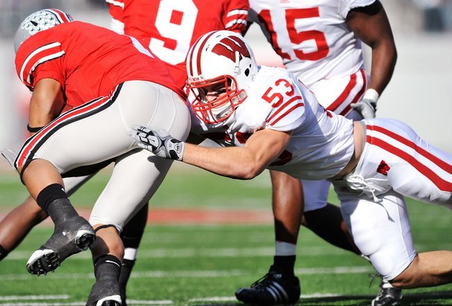 COLUMBUS, OH - OCTOBER 10:  Linebacker Mike Taylor #53 of the Wisconsin Badgers makes a tackle against the Ohio State Buckeyes at Ohio Stadium on October 10, 2009 in Columbus, Ohio.  (Photo by Jamie Sabau/Getty Images)